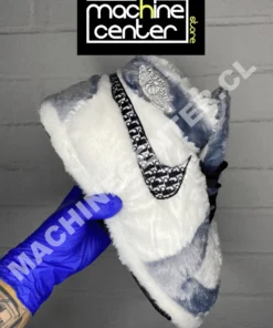 Pantuflas Nike versión ultra Dior
