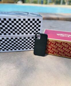 Carcasa Vans off the wall negro con negro para iPhone 16