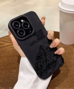Carcasa Never Stop Exploring negra para iPhone 18 Pro